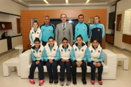 Başkan Altepe, şampiyon sporcuları altınla ödüllendirdi