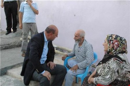 Başkan Ayanoğlu, Mahalle Gezilerinde Halkı Dinledi