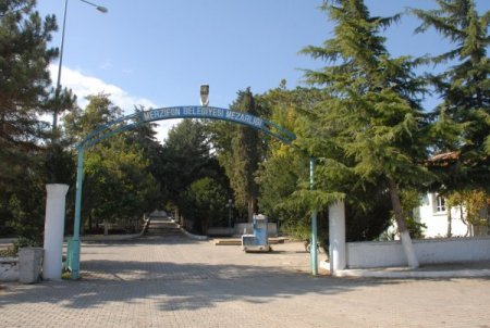 Başkan Aydınlı: Vatandaşlarımıza kapalı pazaryeri ve fuar alanını tahsis ettik