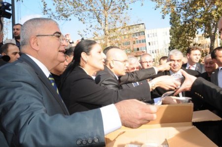 Başkan Baysan , Tekirdağ Valisi Yerlikaya ve Bakan Şimşek Aşure Dağıttı
