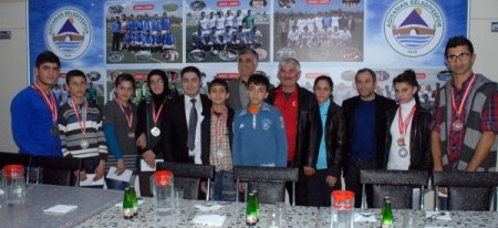 Başkan Büyükaslan, başarılı sporculara sahip çıktı