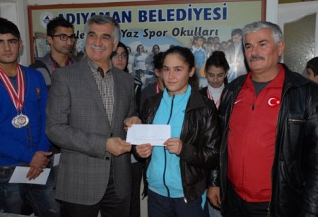 Başkan Büyükaslan, başarılı sporculara sahip çıktı