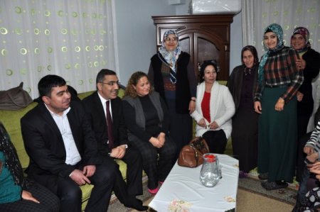 Başkan Çelikcan, vatandaşın ayağına giderek sorunlarını dinliyor