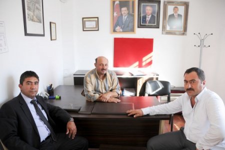 Başkan Çetin’den muhtarlıklara masa ve sandalye desteği