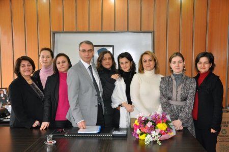 Başkan Çimenoğlu, Koltuğunu Kadın Üyeye Bıraktı