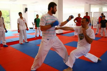Başkan Delihasan'dan Japonlar’a karate dersi