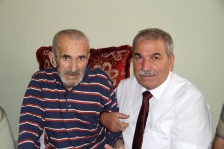 Başkan Demirtaş'tan, Halk Ozanı Aşık Kemali'ye moral ziyareti