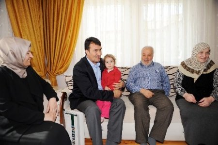 Başkan Dündar, ev ziyaretleriyle sorun dinliyor