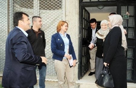 Başkan Dündar, ev ziyaretleriyle sorun dinliyor