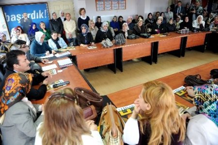Başkan Dündar, kadınlardan mahalle sorunlarını dinledi