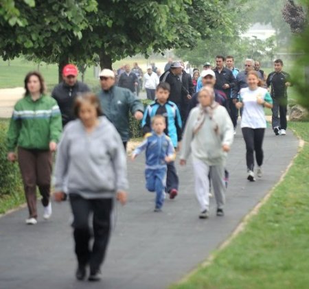 Başkan Dündar, vatandaşlarla birlikte yürüyüş yaptı