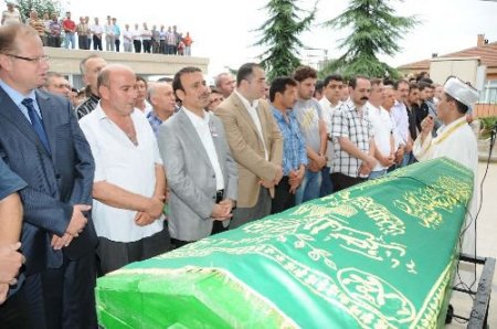 Başkan Genç'ten, Canik Belediye Meclis Üyesi Erol'a Taziye