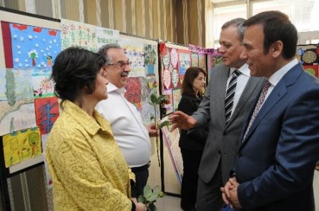 Başkan Genç'ten engelli çocuklara gül