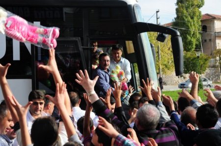 Başkan Gökçek, bayramda binlerce çocuğu hediyelerle sevindirdi