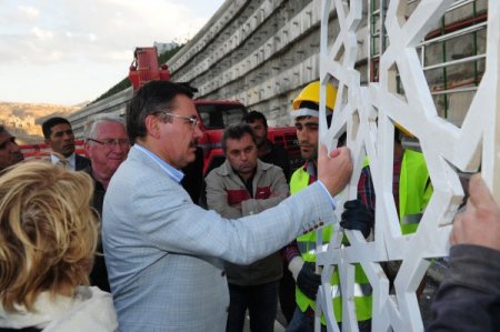 Başkan Gökçek, kentsel dönüşüm alanını denetledi