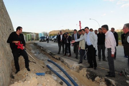 Başkan Gökçek, kentsel dönüşüm alanını denetledi