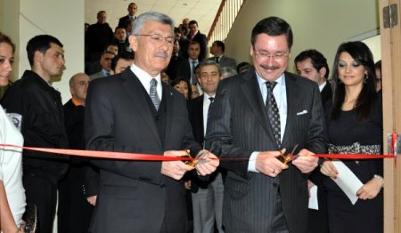 Başkan Gökçek, Mezun Olduğu Fakültenin Konferans Salonunu Yeniledi