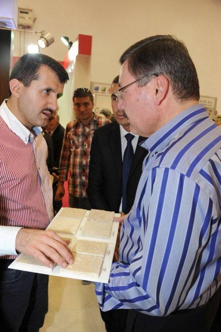 Başkan Gökçek, Yapı Fuarı'nda yeni ürünleri inceledi