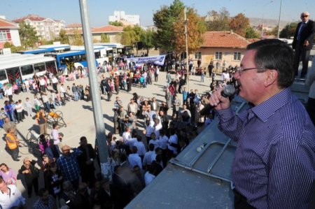 Başkan Gökçek ilçe ilçe gezip vatandaşlarla bayramlaşıyor