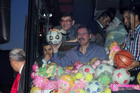 Başkan Gökçek ilçe ilçe gezip vatandaşlarla bayramlaşıyor