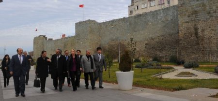 Başkan Gümrükçüoğlu: Su şebekesinin yenilenmesi projesinde sona gelindi