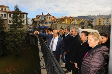 Başkan Gümrükçüoğlu: Su şebekesinin yenilenmesi projesinde sona gelindi