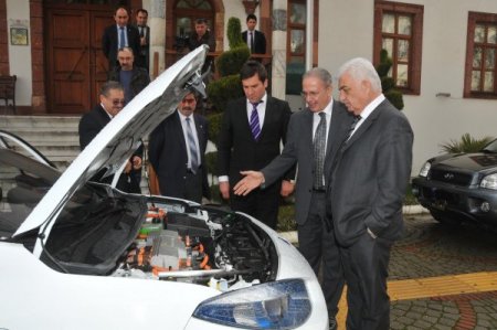 Başkan Gürün, elektrikli araç ile test sürüşü yaptı