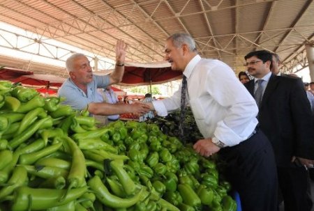 Başkan Kara, pazarcıların sorunlarını dinledi