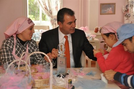 Başkan Kavuncu Şeker Hayat Atölyesi’ni ziyaret etti