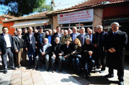 Başkan Kocaoğlu, Foça Gerenköy'e çok amaçlı salon sözü verdi