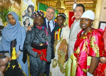 Başkan Kocaoğlu, Kültür Şöleni'nde 32 dakikada Afrika turu yaptı