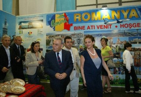 Başkan Kocaoğlu, Kültür Şöleni'nde Romanya standını ziyaret etti