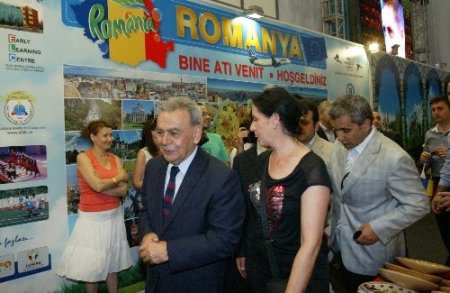 Başkan Kocaoğlu, Kültür Şöleni'nde Romanya standını ziyaret etti