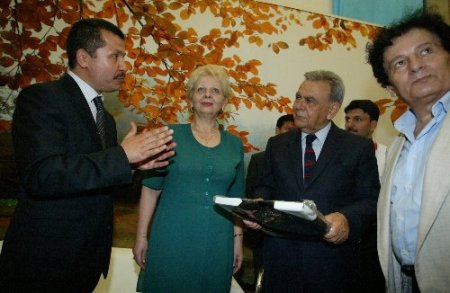 Başkan Kocaoğlu, Kültür Şöleni'nde Romanya standını ziyaret etti