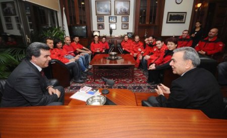 Başkan Kocaoğlu Akut Montu Giyerek Destek Mesajı Verdi