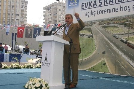 Başkan Kocaoğlu'na protesto: Biz güvendik oy verdik, siz su koyverdiniz
