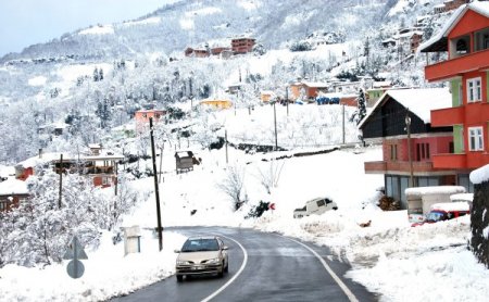 Başkan Kurt: Mahalle yollarının ulaşıma açılmasına çalışılıyor