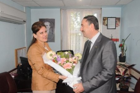 Başkan Kurtulan ‘Ebeler Haftası’nı kutladı