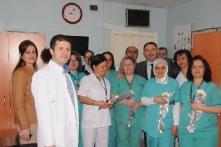 Başkan Kurtulan ‘Ebeler Haftası’nı kutladı