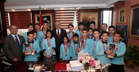 Başkan Kürüm, Ödüllü Minikleri Kutladı