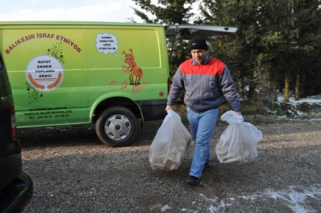 Başkan Ok, yaban hayvanları için kent ormanına bayat ekmek bıraktı