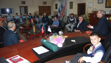 Başkan Özgan, Kozanlı satranç şampiyonlarını kabul etti