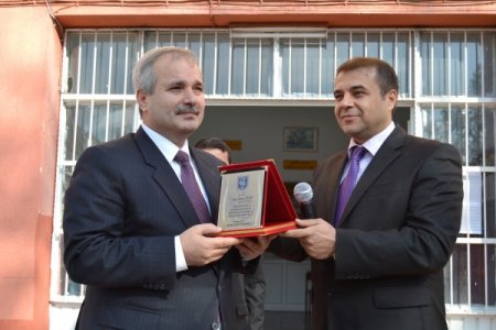 Başkan Özgan, öğretmenlere kitap hediye etti