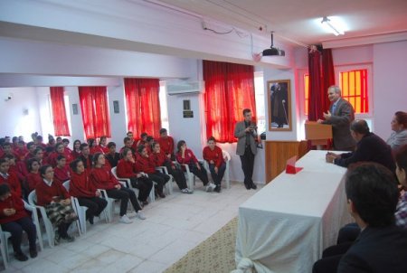 Başkan Özgan'dan liselilere tavsiye: Bol bol kitap okuyun
