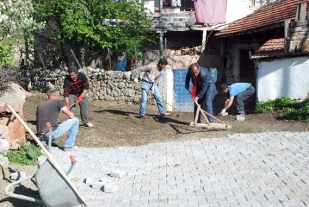 Başkan Özger: Aydıncık'ta kilit parkesiz cadde ve sokağımız kalmayacak