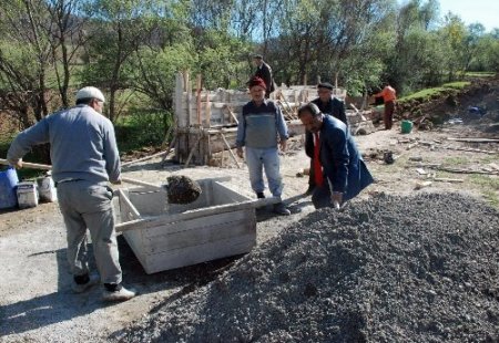 Başkan Özger: Aydıncık'ta kilit parkesiz cadde ve sokağımız kalmayacak