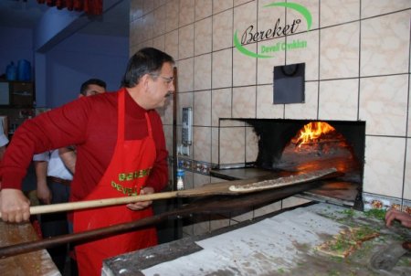 Başkan Özhaseki, Develi ziyaretinde cıvıklı pişirdi