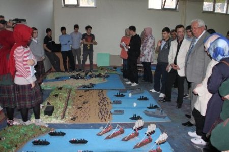 Başkan Posbıyık, savaşın panoramik maketlerini inceledi