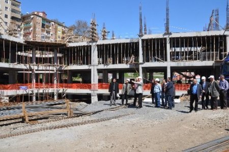 Başkan Posbıyık AVM inşaatını inceledi