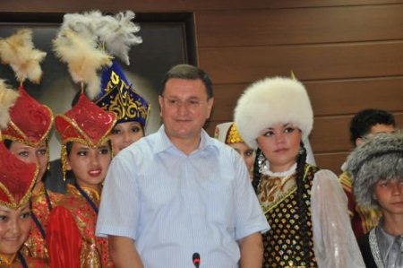 Başkan Savaş, Gösteri Programları İptal Edilen Ekiplerin Gönüllerini Aldı